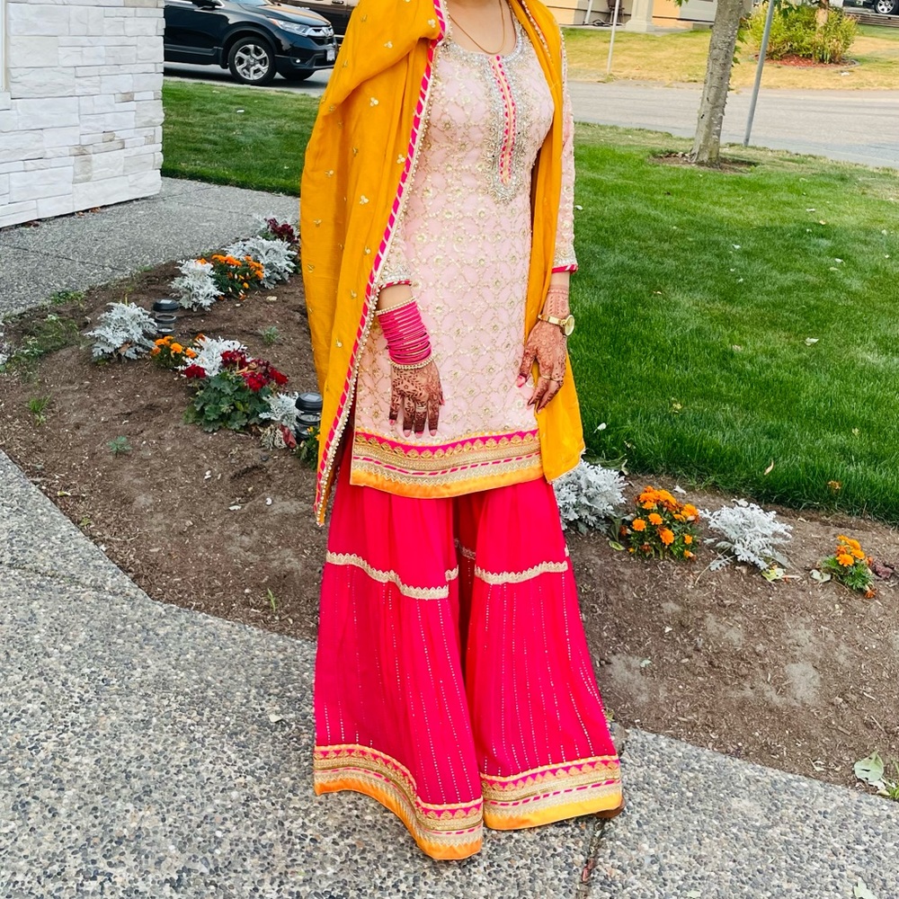 Indian shaara suit